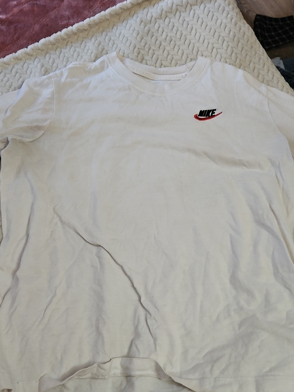 Nike White Short‑Sleeve Crewneck T‑Shirt with Small Red & Black Swoosh